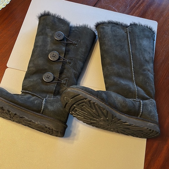 Ugg Three Button Bailey Boot Black Size 9 or 40 - Picture 7 of 10